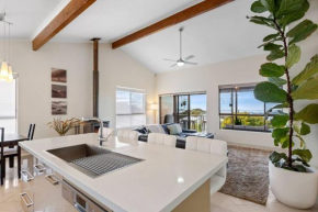 Valley View Home - 3 Bdrms, Bay Views, Woodfired Pizza Oven, Firepit